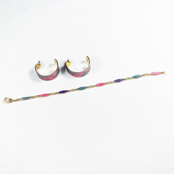 Swirl enamel half hoop earrings and link bracelet in Pink/ Green/ Purple/ Blue - Picture 4 of 10